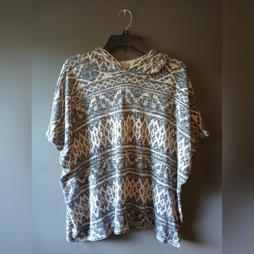 NO COMMENT WOMEN'S SIZE LARGE BLACK AND TAN SHORT SLEEVE HOODIE 🖤